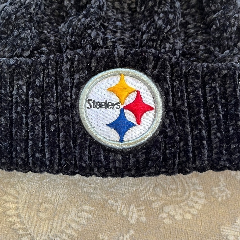 Brand New 47 Brand NFL Steelers Football Black Chenille Knit Cuffed Pom Hat - Picture 4 of 12